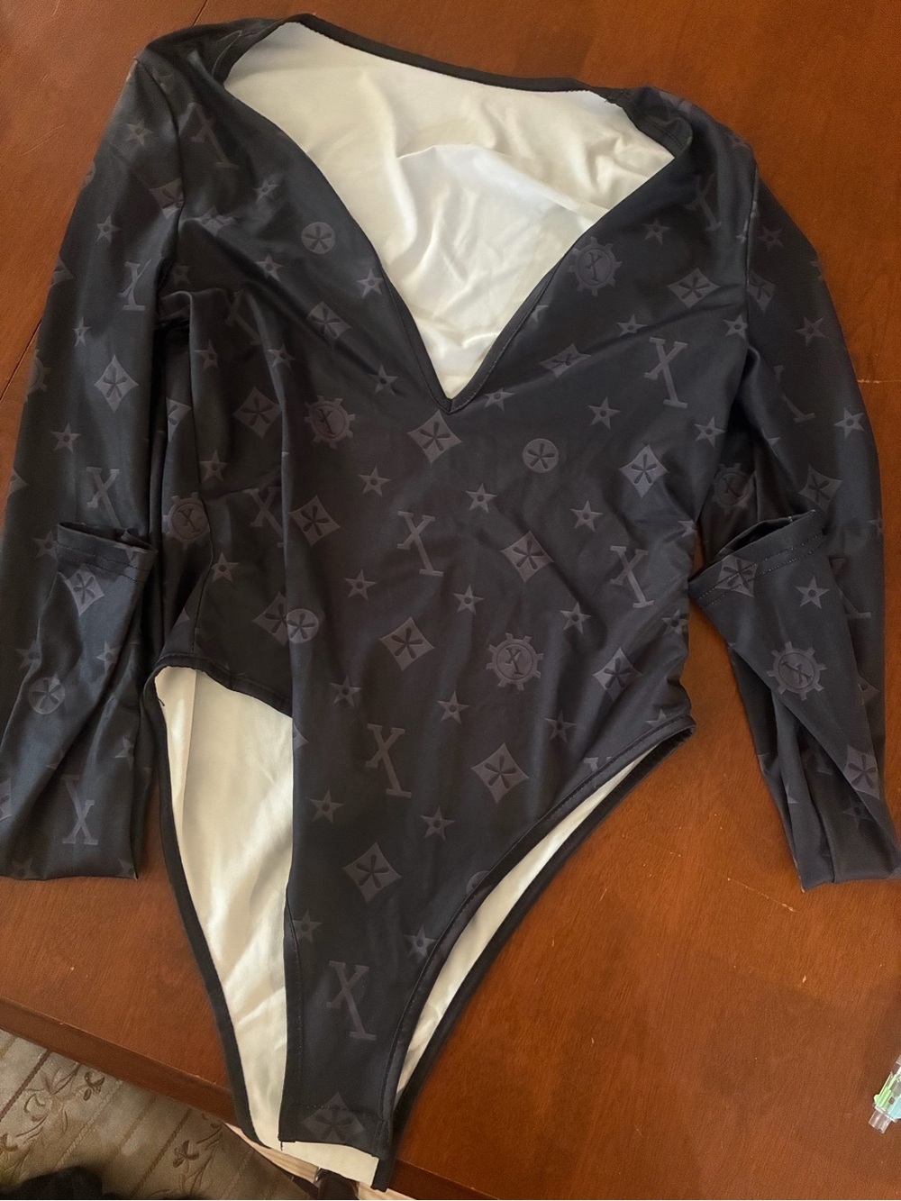 SHEIN Black Long-Sleeve V-Neck Bodysuit